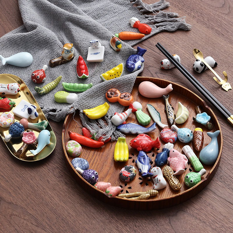 Desktop gift trinket: cat, animal, fruit ceramic chopstick rest and holder; household chopstick pillow and pen holder; tableware manufacturer