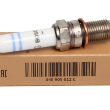 04E905612, suitable for Volkswagen Passat and Lavida; factory-direct dual-iridium spark plugs Y5KPP332.