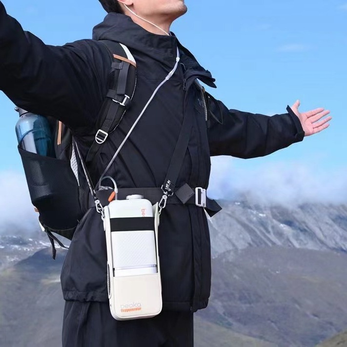 Portable oxygen concentrator, cup‑style, 1.5 kg—ideal for mountain climbing, high‑altitude oxygen therapy, home use, travel, and car‑mounted applications.