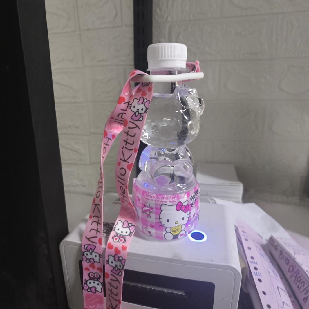 Free shipping: Thai Sanrio mineral water, Hello Kitty purified water, 300ml per bottle.