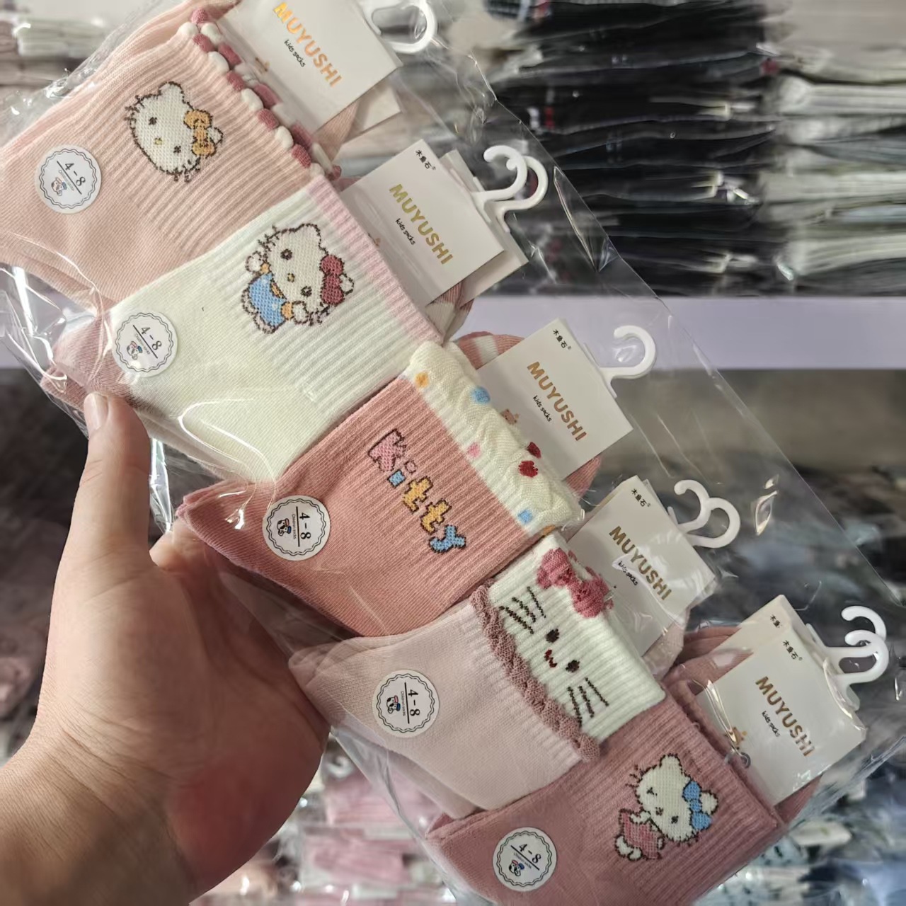New autumn/winter children’s socks: mid-calf, cartoon‑style, cute; sporty and casual cotton socks for older kids; suitable for boys, girls, and babies.