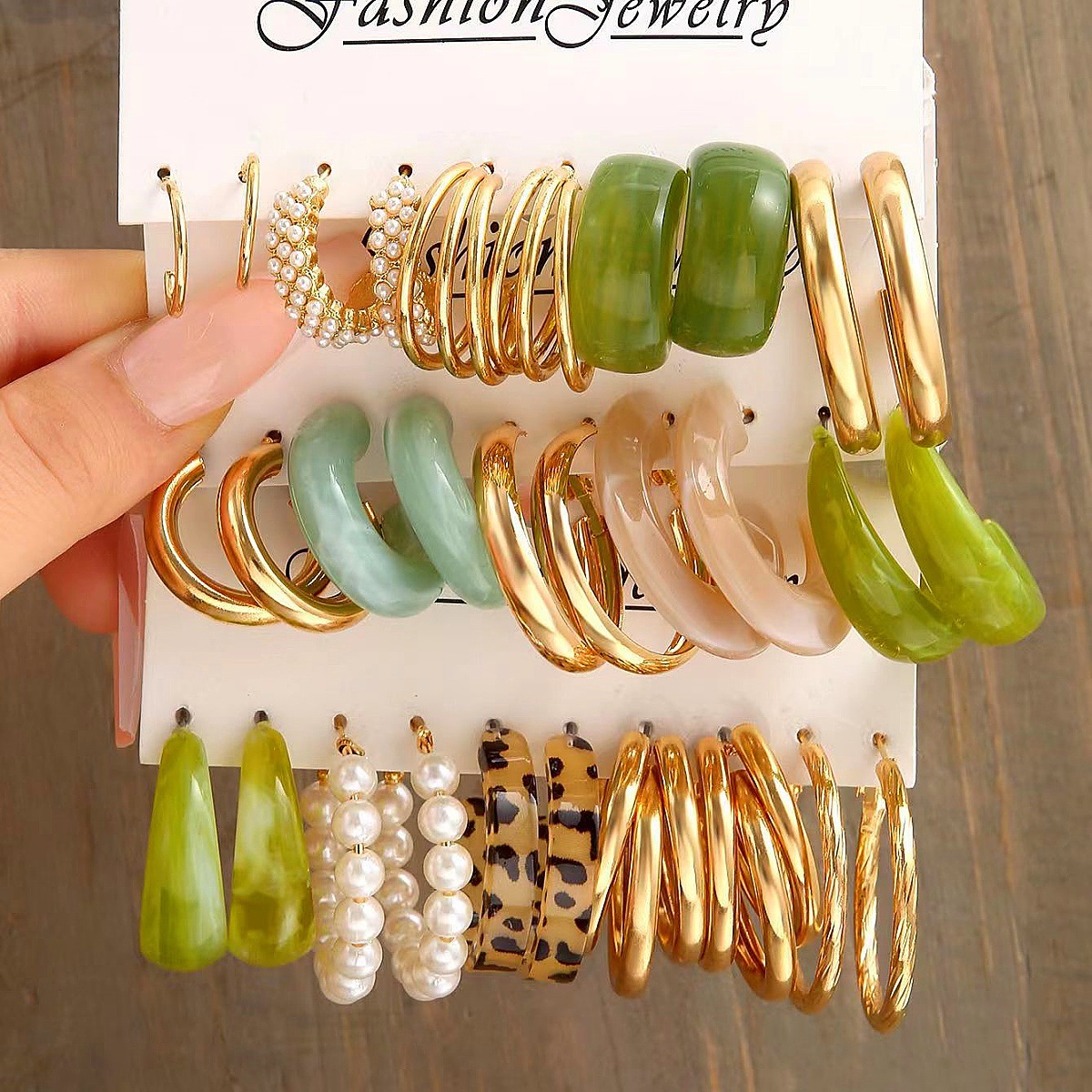 Amazon Shein classic bestseller: C-shaped oversized resin earrings—iron hoop style with pearl inlay, colorful earrings.
