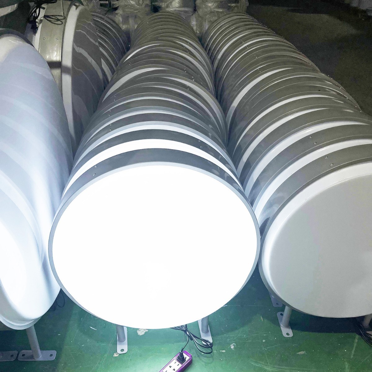 High bright white round absorbent light box large factory customized export acrylic light box outdoor waterproof billboard