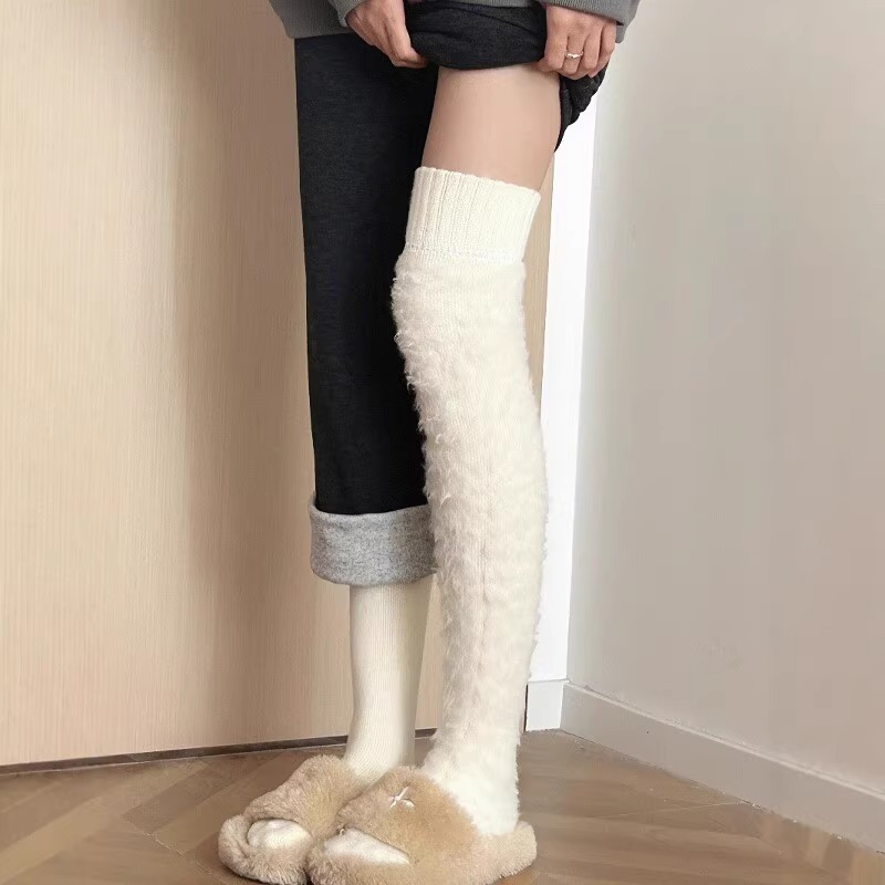 Long trousers over knee, women's trousers over knee, winter trousers over knee, women's trousers over knee