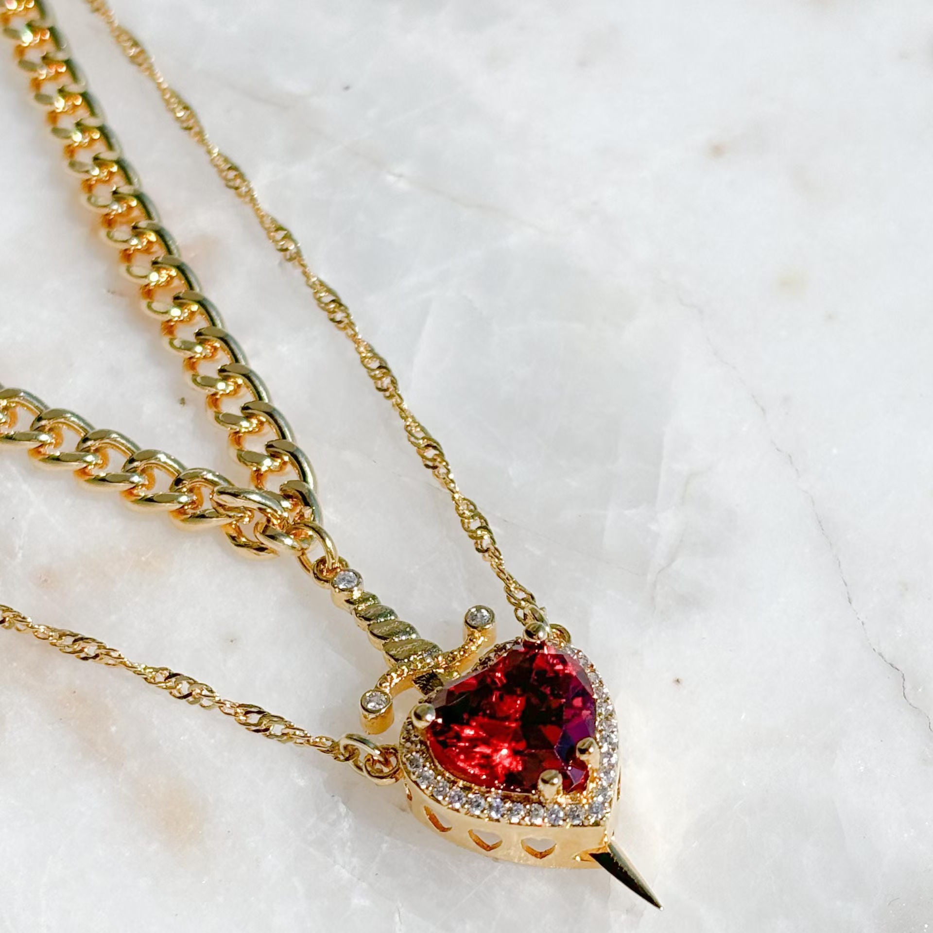 New Creative “A Single Sword Pierces the Heart” Couple’s Pendant Set—Heart Dagger with Diamond-Inlaid Clavicle Chain, Valentine’s Day Gift Necklace