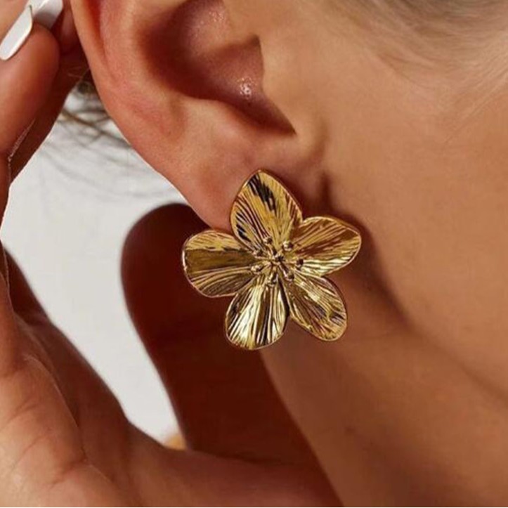Hot-Selling Cross-Border European and American Golden Flower Earrings, Retro Five-Petal Flower Earrings, Stud Earrings, Niche Instagram-Style High-End Earrings for Women
