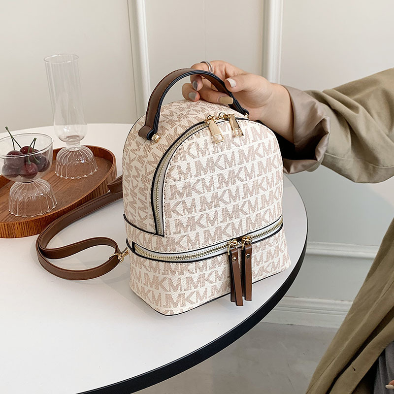 Cross-border new-style women's backpack, fashionable letter-printed bag, travel bag, chic Western-style schoolbag for students and professionals.