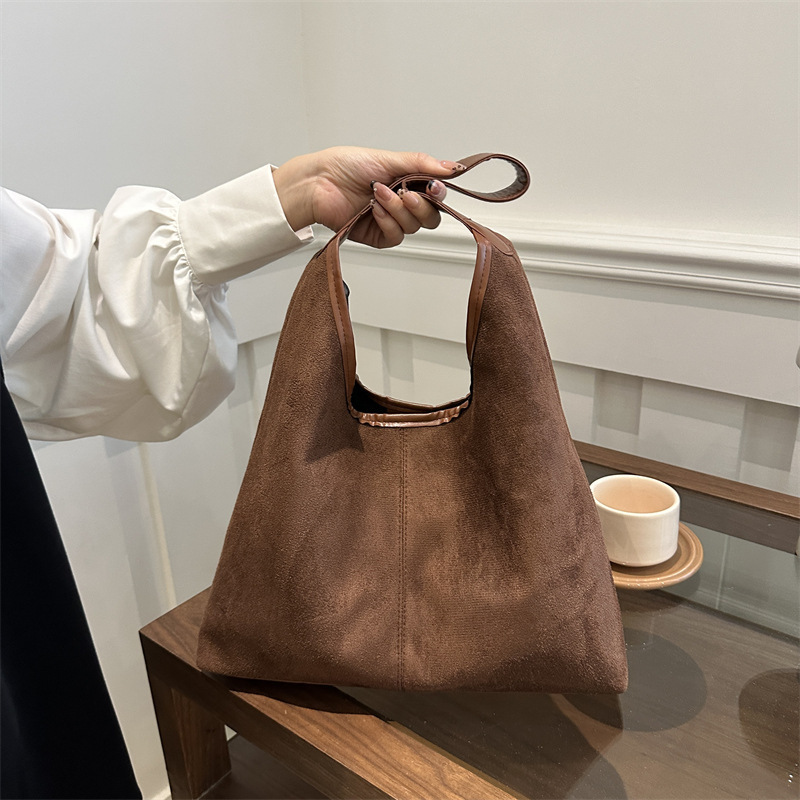 Retro Matte Large Handbag for Women, 2024 New Autumn/Winter High-Capacity Shoulder Bag with a Premium Feel—Perfect for Work and Commuting Tote
