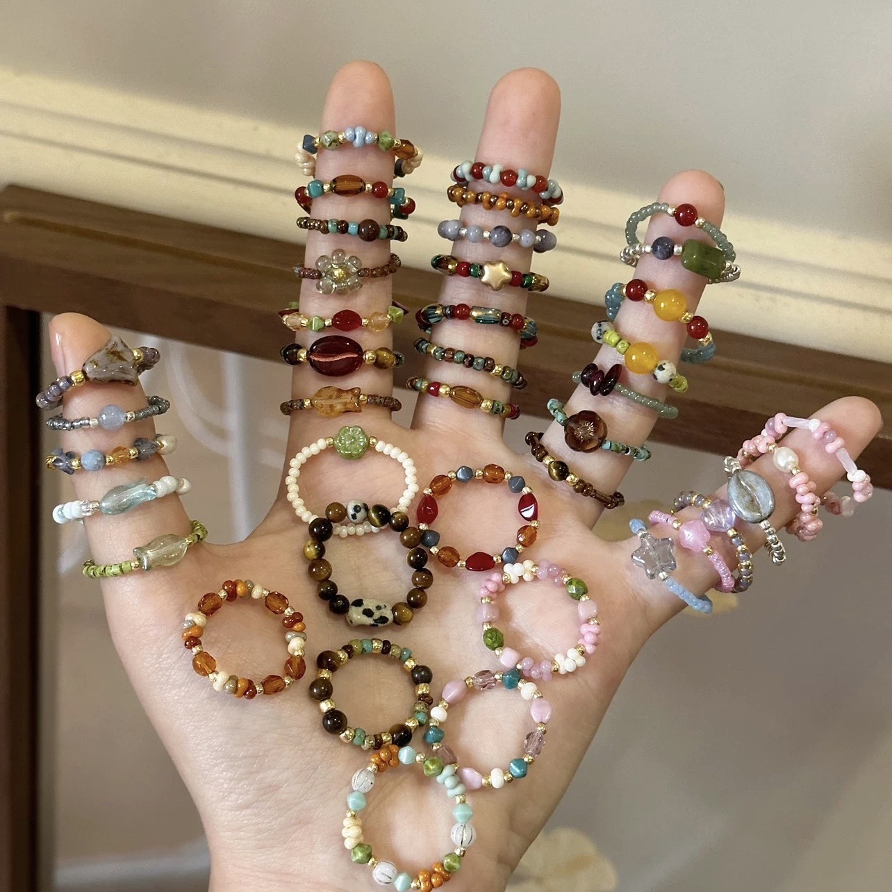 Colourful crystal string bead rings in small-scale design with high-end finger rings and light luxury accessories