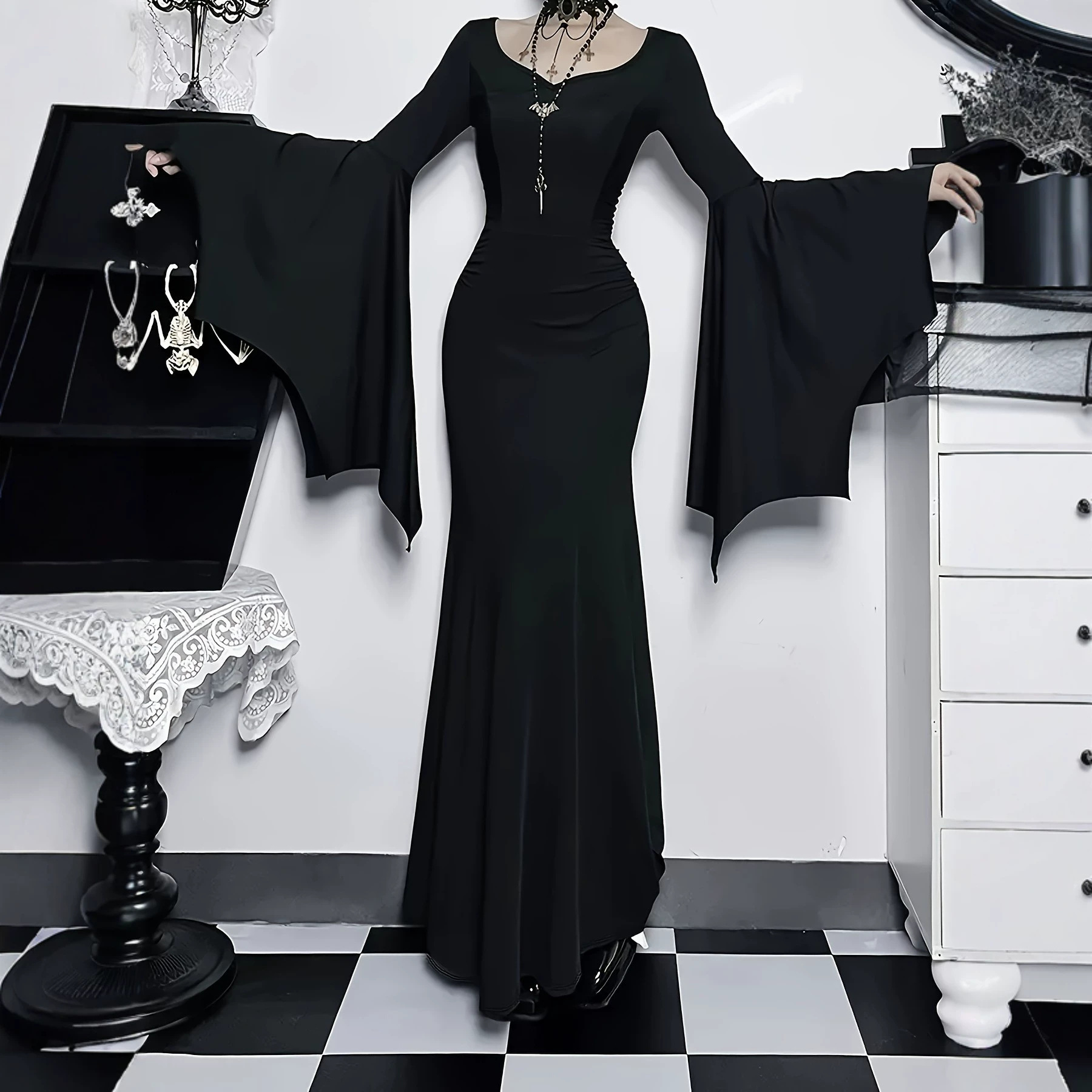 Amazon Euro-American gothic hairstyle with a bat-sleeved fish-tail dress
