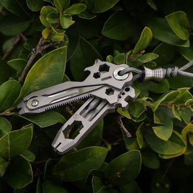 18-in-1 EDC tool—removal wrench, multifunctional EDC keychain