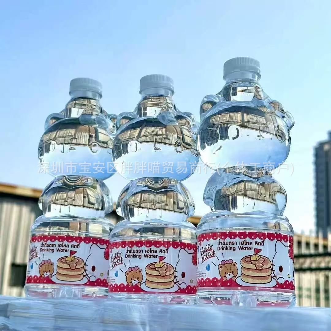 Thai-imported Sanrio Hello Kitty mineral water, purified water, beverages, 7-Eleven drink bottles, soda