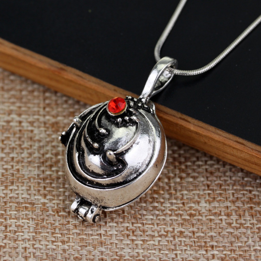 Cross-border whipworm necklace Vampire Diaries lead actress Catherine with sweater necklace direct from the manufacturer
