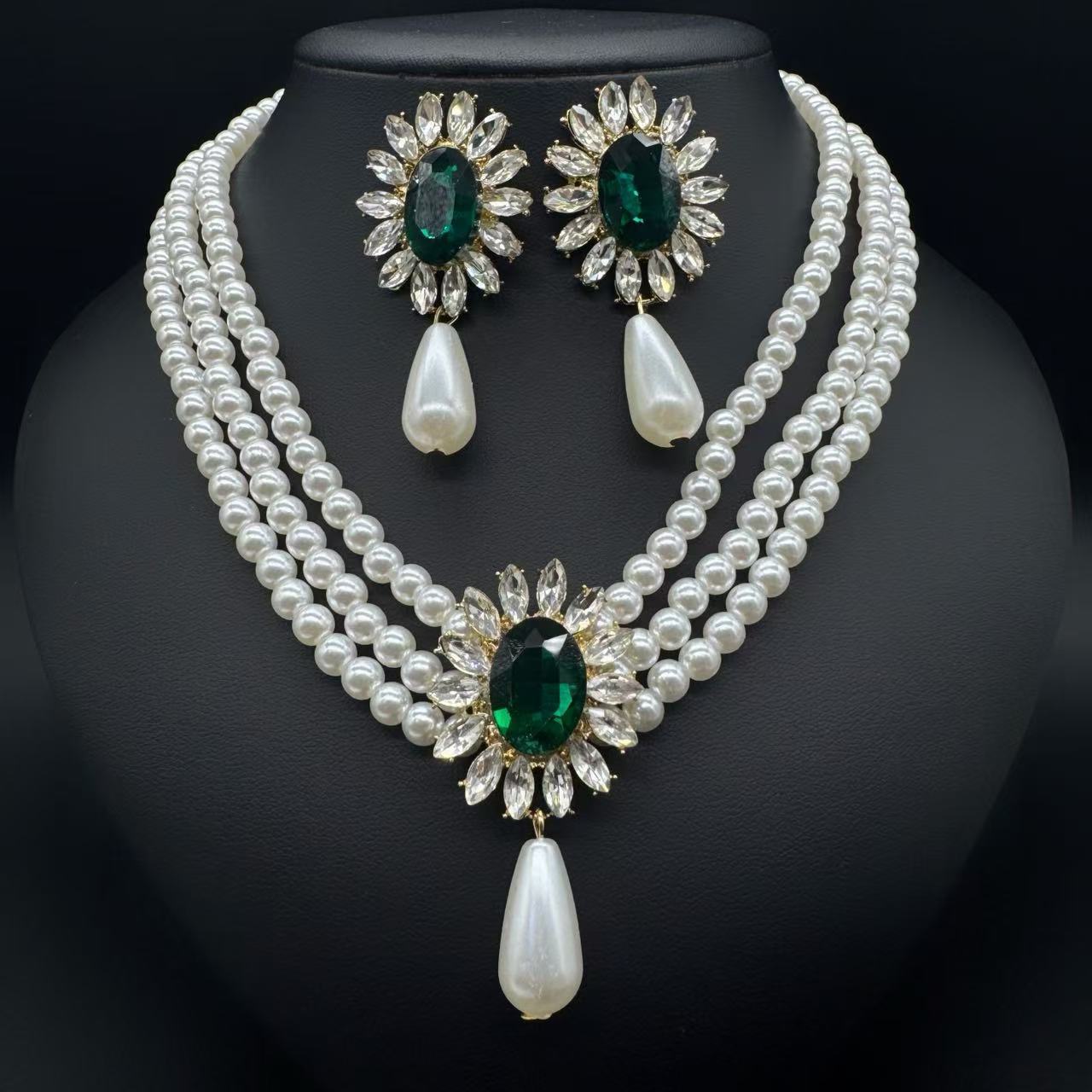 Geometric lightweight luxury Euro-American style lady pearl necklace earring set small popular crystal multi-layered design lockbone necklace woman