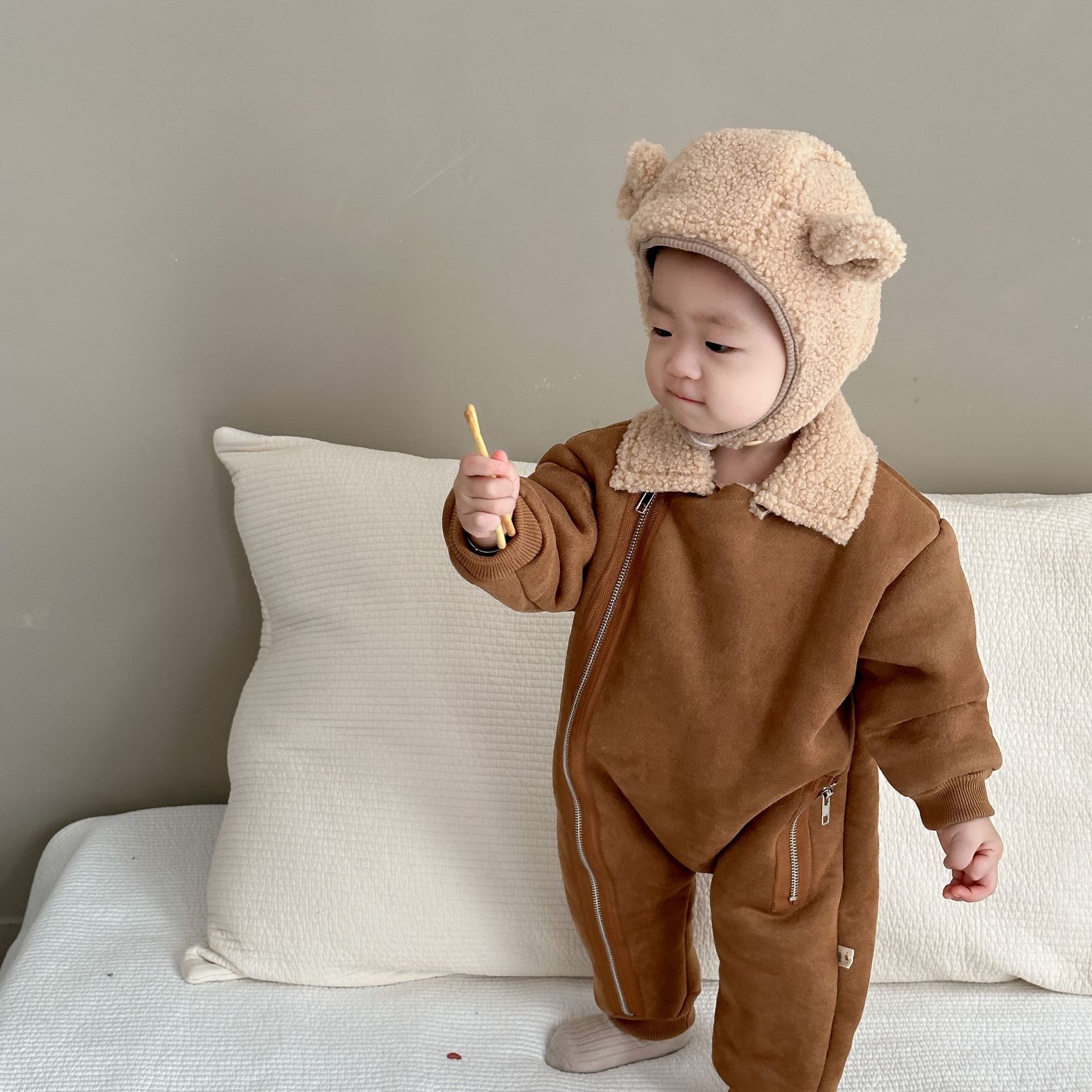 Autumn and winter baby sweatpants, baby outfits, Korean children's outfits, boys' outfits with a thick leather jacket