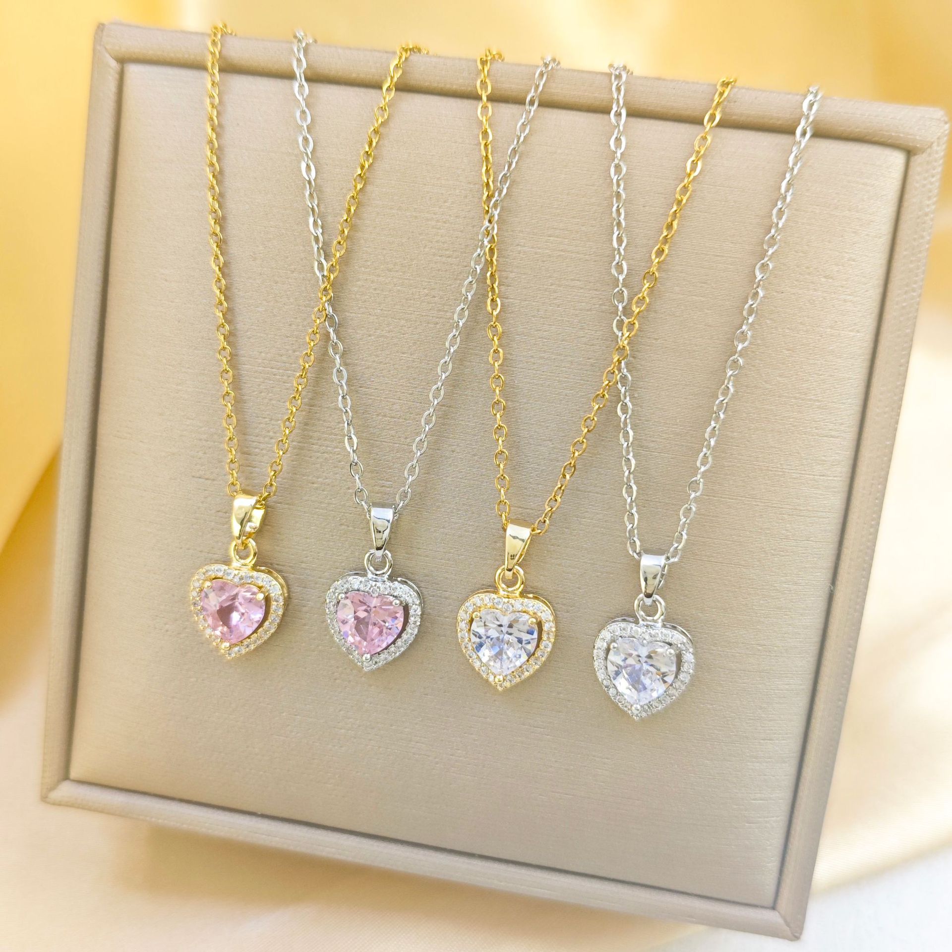 Light luxury titanium steel heart necklace for women, cross-border, colorfast clavicle chain with fashionable zircon pendant