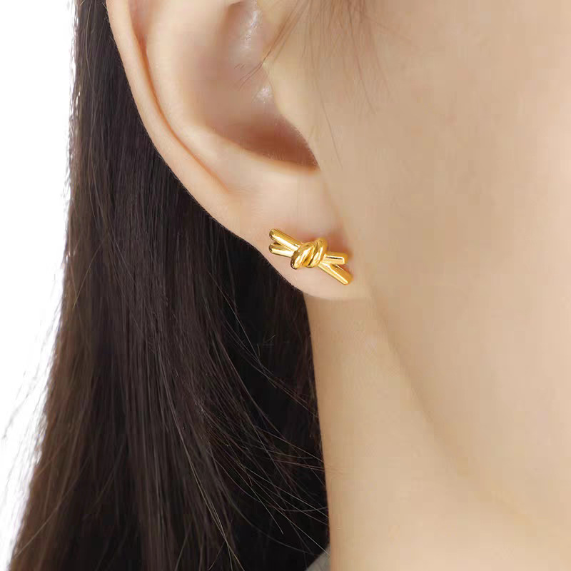 New Instagram Style Internet-Famous Elegant Petite Exquisite 18K Gold Stainless Steel Personalized Knotted Earrings, Wholesale