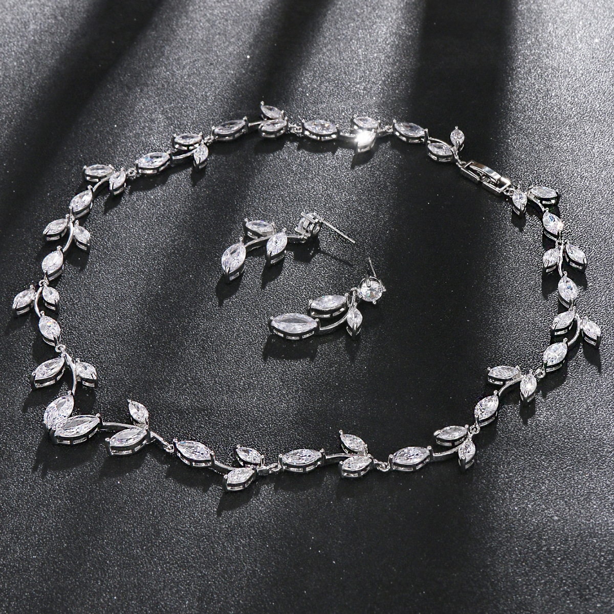 Fashionable, affordable luxury zircon bridal wedding jewelry set—high-end leaf-shaped stud earrings and necklace combo, elegant women’s accessories.