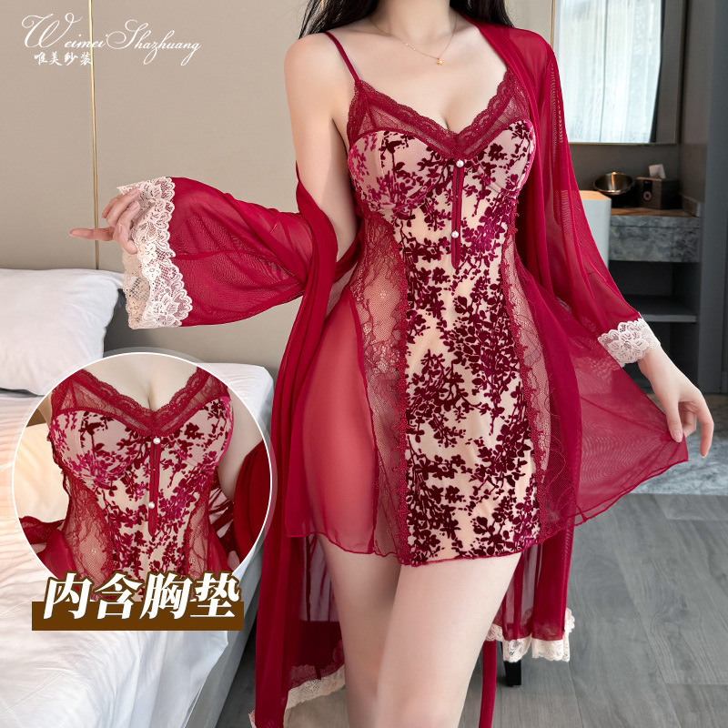 A new look at the sexy look of the bridesmaid's dressing gown, the brides