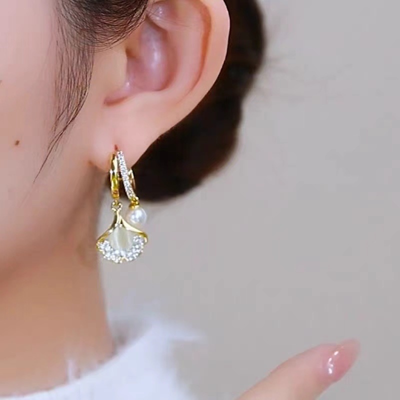 2025 new Merad silver almond leaf earrings female temperament ear nails commuting earrings light luxury high-end feel temperament atmosphere